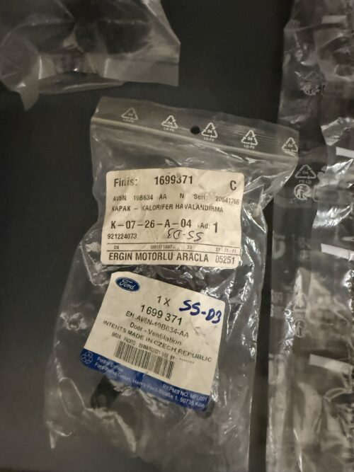 KAPAK - KALORIFER HAVALANDIRMA AV6N 19B634 AA | Finish No: 1699371